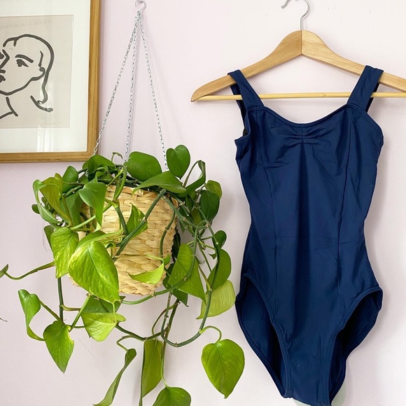 Navy blue Leo - Picture 1 of 2